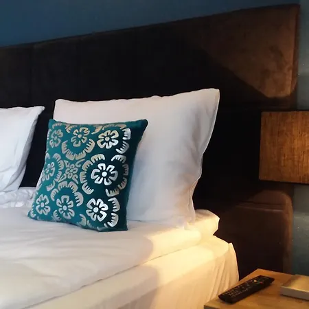 Eshe Boutique 3*